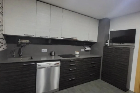 Dúplex de 3 dormitorios en venta en Cornellà de Llobregat, Barcelona, Cataluña, Spain № 8459 - foto 12