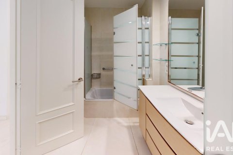 Apartamento de 3 dormitorios en venta en Sant Pol de Mar, Barcelona, Cataluña, Spain № 8457 - foto 15