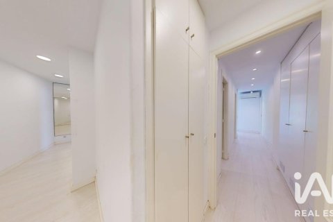 Apartamento de 3 dormitorios en venta en Sant Pol de Mar, Barcelona, Cataluña, Spain № 8457 - foto 19