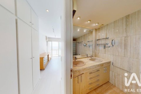 Apartamento de 3 dormitorios en venta en Sant Pol de Mar, Barcelona, Cataluña, Spain № 8457 - foto 23