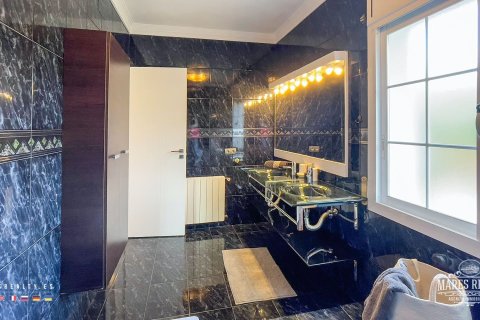 Villa de 5 dormitorios en venta en Lloret de Mar, Gerona, Cataluña, Spain № 1004 - foto 11