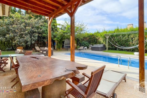 Villa de 5 dormitorios en venta en Lloret de Mar, Gerona, Cataluña, Spain № 1004