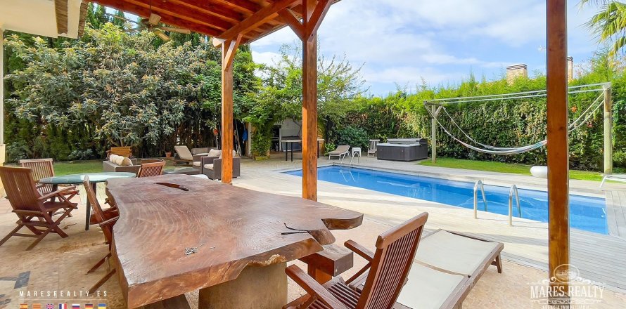 Villa de 5 dormitorios en venta en Lloret de Mar, Gerona, Cataluña, Spain № 1004