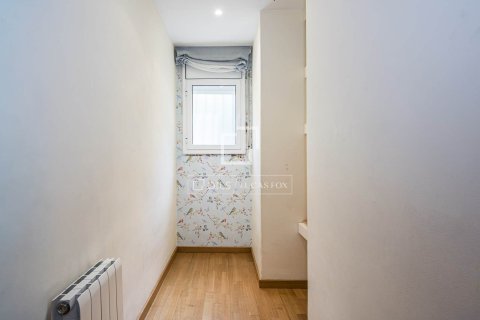 Villa de 6 dormitorios en venta en Sant Cugat del Vallès, Barcelona, Cataluña, Spain № 6651 - foto 29