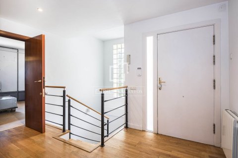 Villa de 6 dormitorios en venta en Sant Cugat del Vallès, Barcelona, Cataluña, Spain № 6651 - foto 4