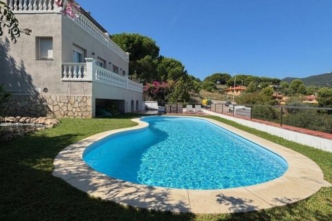 Сasa de 4 dormitorios en venta en Calella, Barcelona, Cataluña, Spain № 4798 - foto 12
