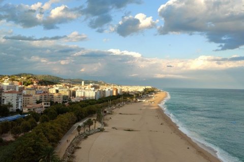 Сasa de 4 dormitorios en venta en Calella, Barcelona, Cataluña, Spain № 4798 - foto 3