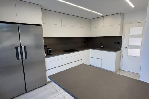 Сasa de 4 dormitorios en venta en Calella, Barcelona, Cataluña, Spain № 4798 - foto 23