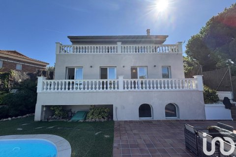 Сasa de 4 dormitorios en venta en Calella, Barcelona, Cataluña, Spain № 4798 - foto 5