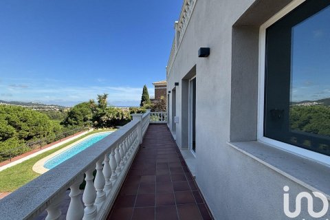Сasa de 4 dormitorios en venta en Calella, Barcelona, Cataluña, Spain № 4798