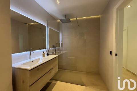 Сasa de 4 dormitorios en venta en Calella, Barcelona, Cataluña, Spain № 4798 - foto 19
