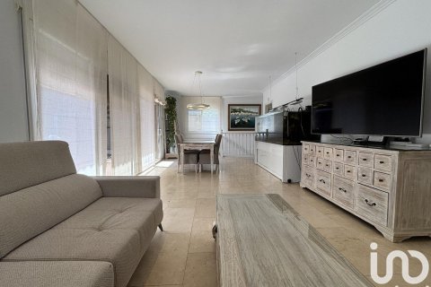 Сasa de 4 dormitorios en venta en Calella, Barcelona, Cataluña, Spain № 4798 - foto 8