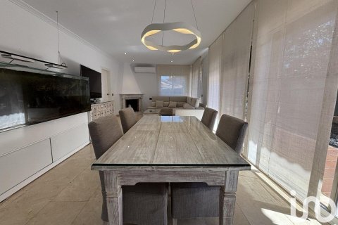 Сasa de 4 dormitorios en venta en Calella, Barcelona, Cataluña, Spain № 4798 - foto 10