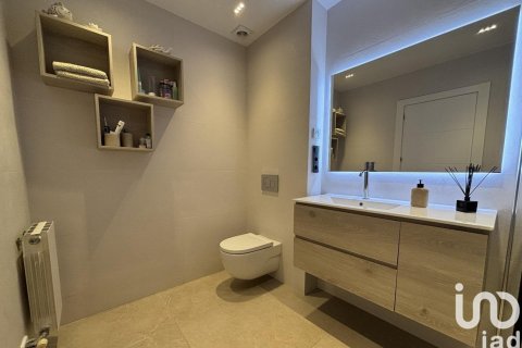 Сasa de 4 dormitorios en venta en Calella, Barcelona, Cataluña, Spain № 4798 - foto 17