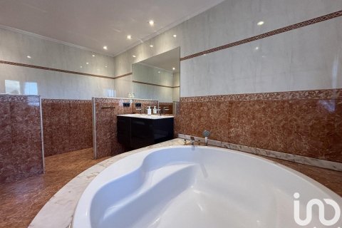 Сasa de 4 dormitorios en venta en Calella, Barcelona, Cataluña, Spain № 4798 - foto 18