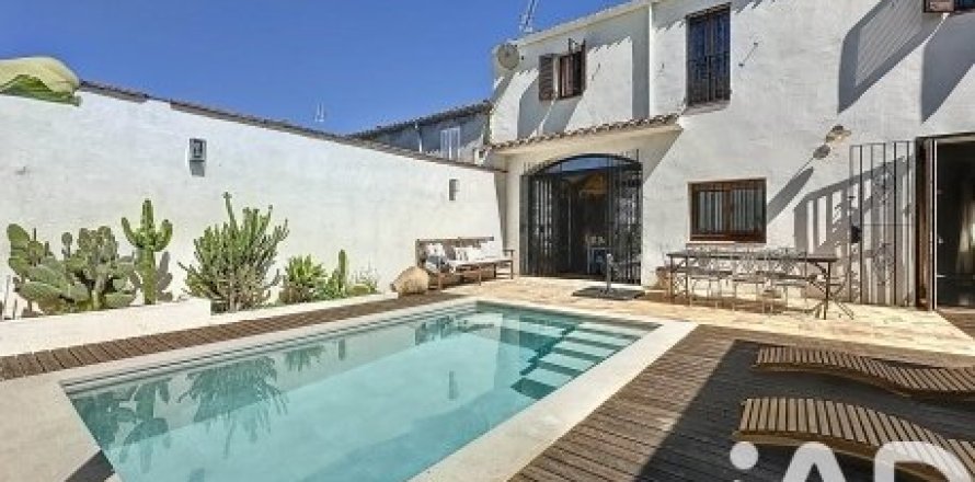 Villa de 4 dormitorios en venta en Llorenc Del Penedes, Tarragona, Cataluña, Spain № 7445