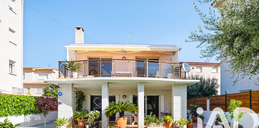 4 bedrooms house for sale in Cunit, Tarragona, Catalonia, Spain № 7444