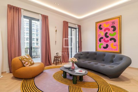 Apartamento de 3 dormitorios en venta en Barcelona, Cataluña, Spain № 6350