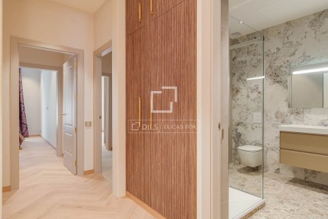 3 bedrooms apartment for sale in Barcelona, Catalonia, Spain № 6350 - photo 13