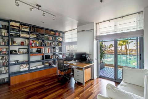 Apartamento de 3 dormitorios en venta en Barcelona, Cataluña, Spain № 7613 - foto 24