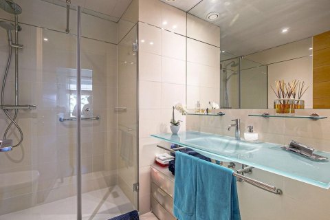 Apartamento de 3 dormitorios en venta en Barcelona, Cataluña, Spain № 7613 - foto 28
