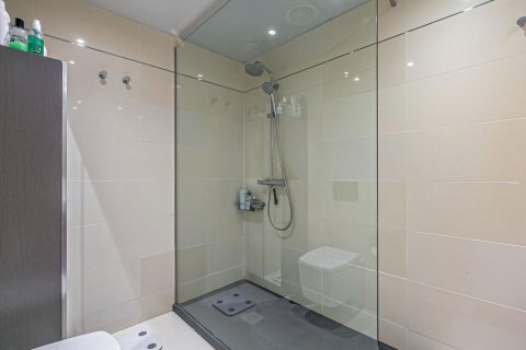 Apartamento de 3 dormitorios en venta en Barcelona, Cataluña, Spain № 7613 - foto 20