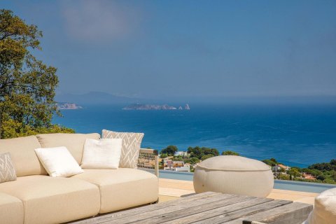 Сasa de 5 dormitorios en venta en Begur, Gerona, Cataluña, Spain № 7610 - foto 9