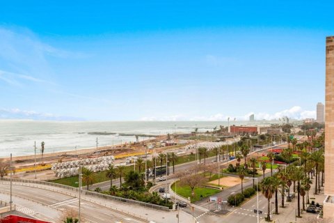 3 bedrooms apartment for sale in Barcelona, Catalonia, Spain № 7609 - photo 2