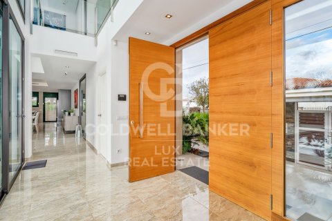Villa de 9 dormitorios en venta en Roses, Gerona, Cataluña, Spain № 5332 - foto 9