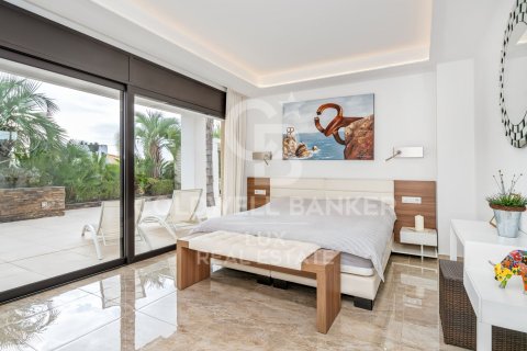 Villa de 9 dormitorios en venta en Roses, Gerona, Cataluña, Spain № 5332 - foto 11