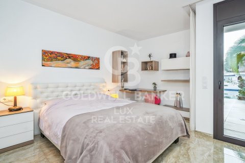 Villa de 9 dormitorios en venta en Roses, Gerona, Cataluña, Spain № 5332 - foto 13