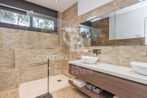 Villa de 9 dormitorios en venta en Roses, Gerona, Cataluña, Spain № 5332 - foto 14