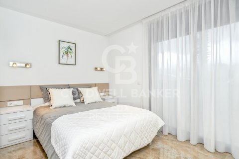 Villa de 9 dormitorios en venta en Roses, Gerona, Cataluña, Spain № 5332 - foto 17
