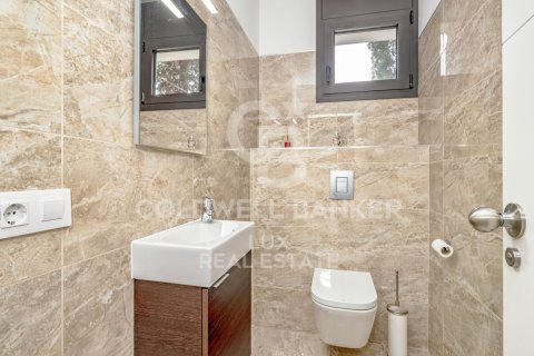 Villa de 9 dormitorios en venta en Roses, Gerona, Cataluña, Spain № 5332 - foto 10