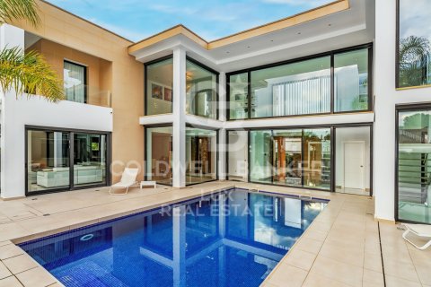 Villa de 9 dormitorios en venta en Roses, Gerona, Cataluña, Spain № 5332 - foto 2