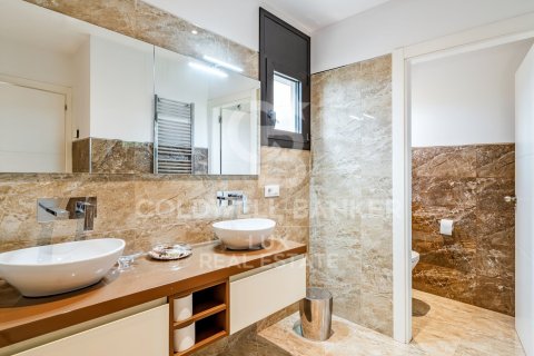 Villa de 9 dormitorios en venta en Roses, Gerona, Cataluña, Spain № 5332 - foto 25