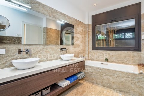 Villa de 9 dormitorios en venta en Roses, Gerona, Cataluña, Spain № 5332 - foto 12