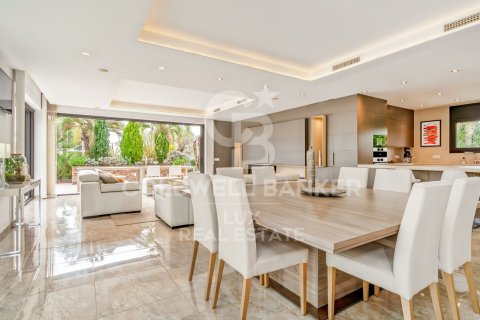 Villa de 9 dormitorios en venta en Roses, Gerona, Cataluña, Spain № 5332 - foto 4
