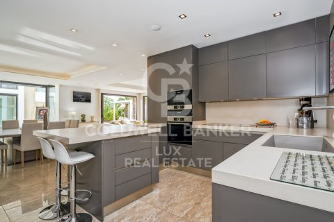 Villa de 9 dormitorios en venta en Roses, Gerona, Cataluña, Spain № 5332 - foto 6