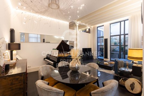 Dúplex de 3 dormitorios en venta en Barcelona, Cataluña, Spain № 5333 - foto 3