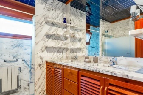 Сasa de 7 dormitorios en venta en Sant Andreu de Llavaneres, Barcelona, Cataluña, Spain № 5335 - foto 22