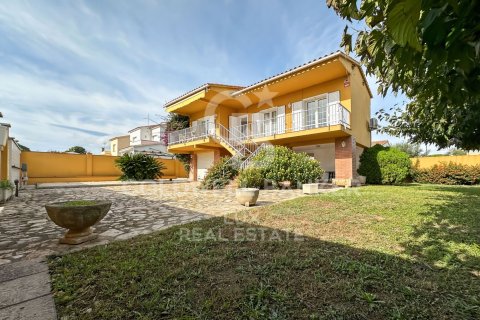 Сasa de 3 dormitorios en venta en L'Escala, Gerona, Cataluña, Spain № 5467