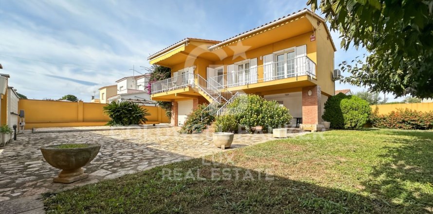 Сasa de 3 dormitorios en venta en L'Escala, Gerona, Cataluña, Spain № 5467