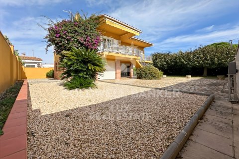 Сasa de 3 dormitorios en venta en L'Escala, Gerona, Cataluña, Spain № 5467 - foto 24