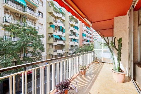 Apartamento de 4 dormitorios en venta en Barcelona, Cataluña, Spain № 5468
