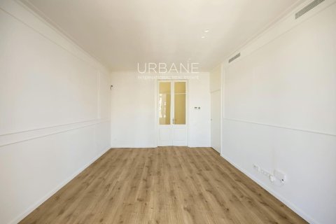 2 bedrooms apartment for sale in Eixample, Barcelona, Catalonia, Spain № 2660 - photo 11