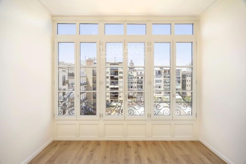 2 bedrooms apartment for sale in Eixample, Barcelona, Catalonia, Spain № 2660 - photo 12