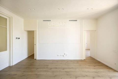 2 bedrooms apartment for sale in Eixample, Barcelona, Catalonia, Spain № 2660 - photo 29