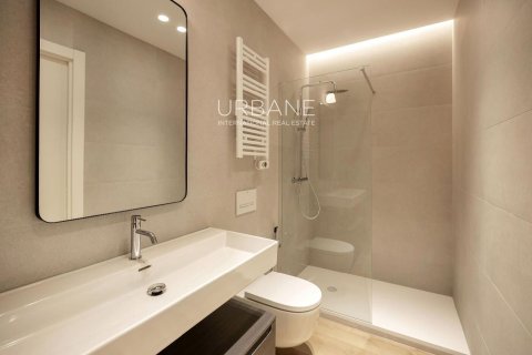 2 bedrooms apartment for sale in Eixample, Barcelona, Catalonia, Spain № 2660 - photo 15