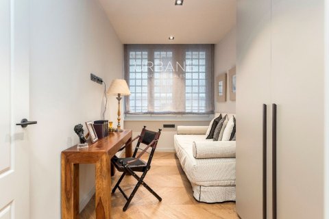 Apartamento de 2 dormitorios en venta en Ciudad Vieja, Barcelona, Cataluña, Spain № 2659 - foto 16